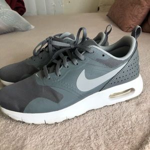 Grey Nike Airmax Tavas